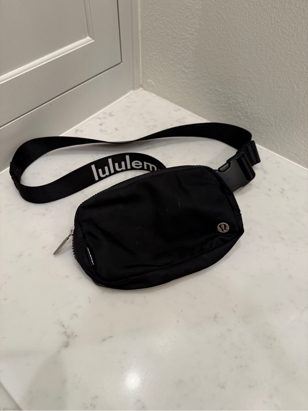 lululemon athletica everywhere belt bag Black with Branded Strap